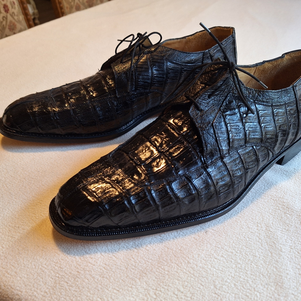 Classic Black Textured Men's Oxfords - Picture 2 of 6
